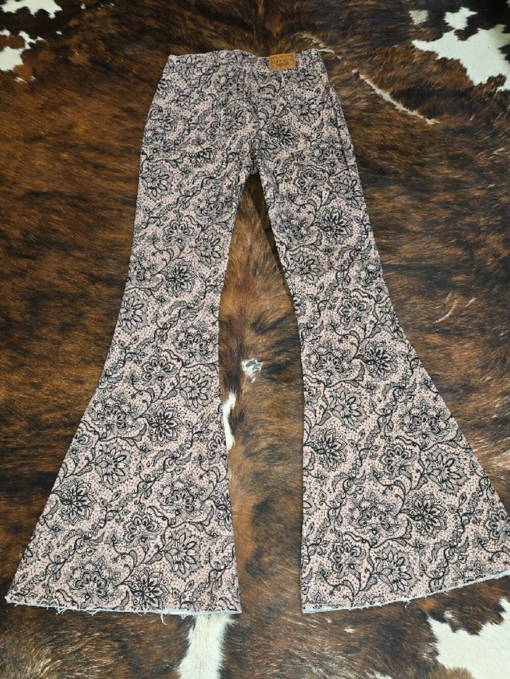 Ranch DRESSN Floral Mauve Bell Bottom Pants in Blush and Black - Picture 5 of 6
